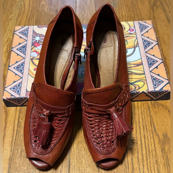 Anthro Schuler & Sons Philadelphia
Peep-Toe Platforms - Picture 7 of 9